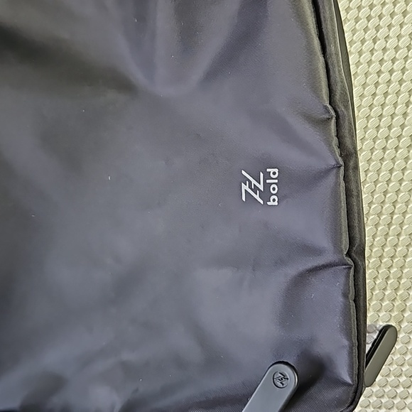 THE BOLD CO.-QUIVER 13L ESSENTIAL SPORT BAG IN BLACK - Picture 10 of 10